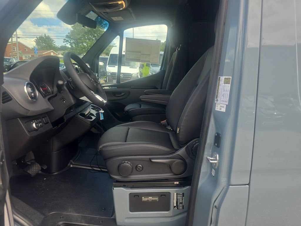 New 2026 Mercedes-Benz Sprinter 2500 image 9
