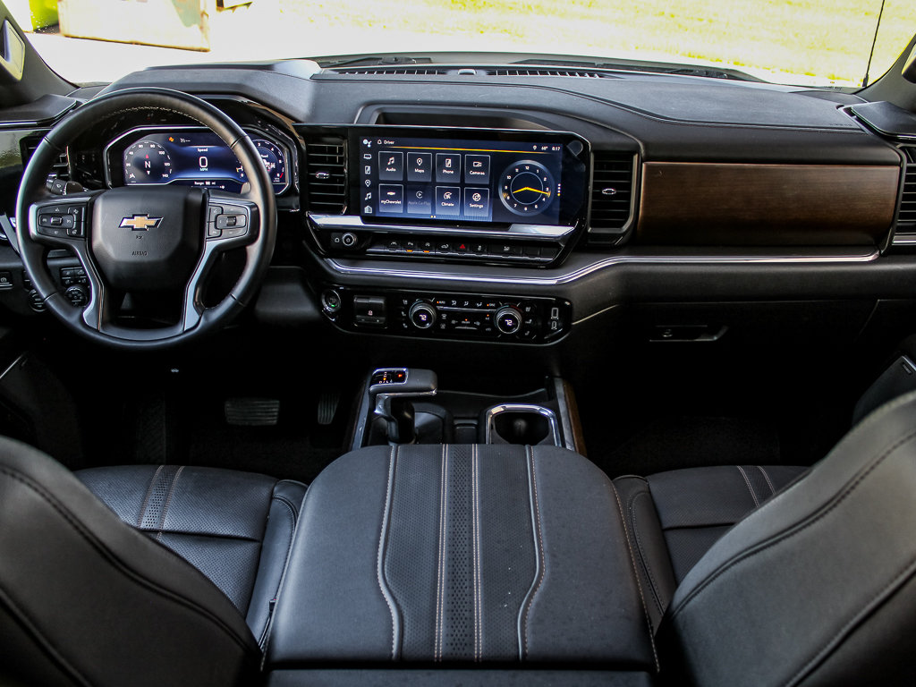 Used 2024 Chevrolet Silverado 1500 High Country w/ Technology Package AWD/4WD image 23
