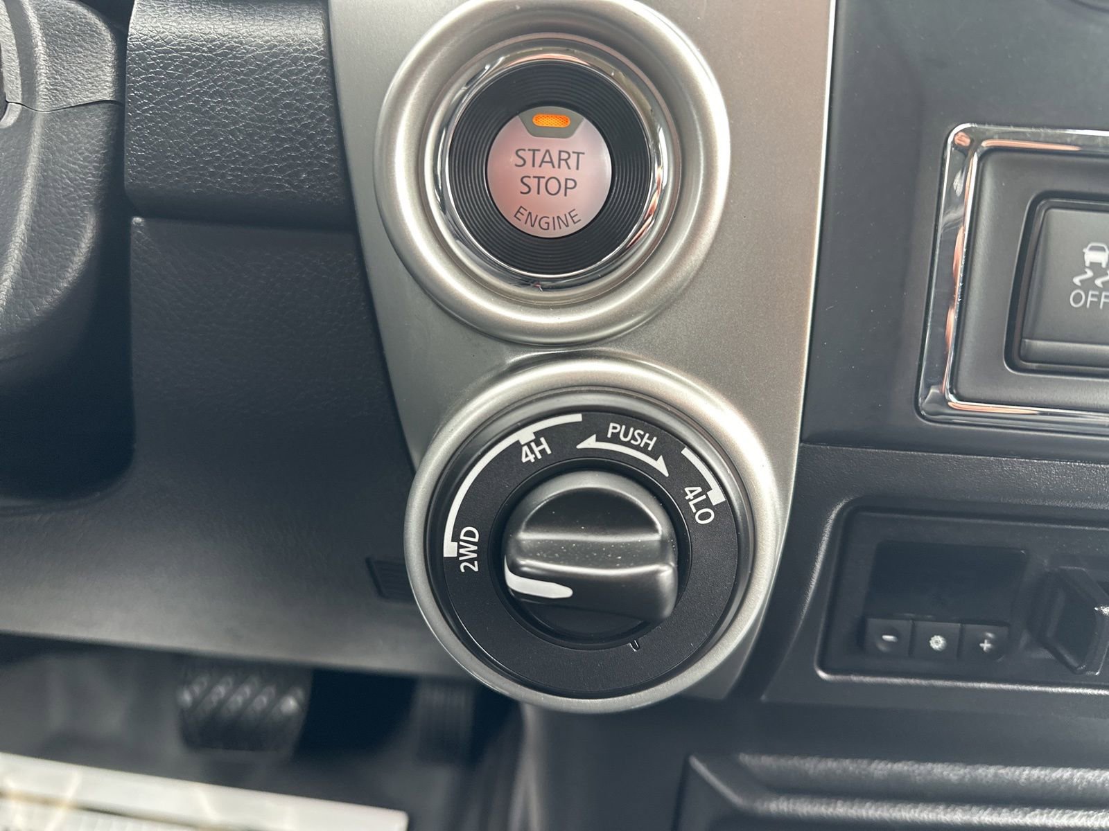Used 2017 Nissan Titan SV AWD/4WD image 53