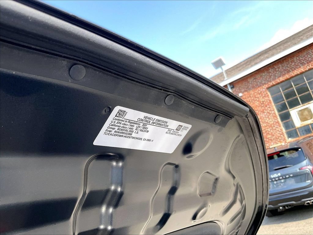 Used 2024 Chevrolet Trax LT FWD image 33