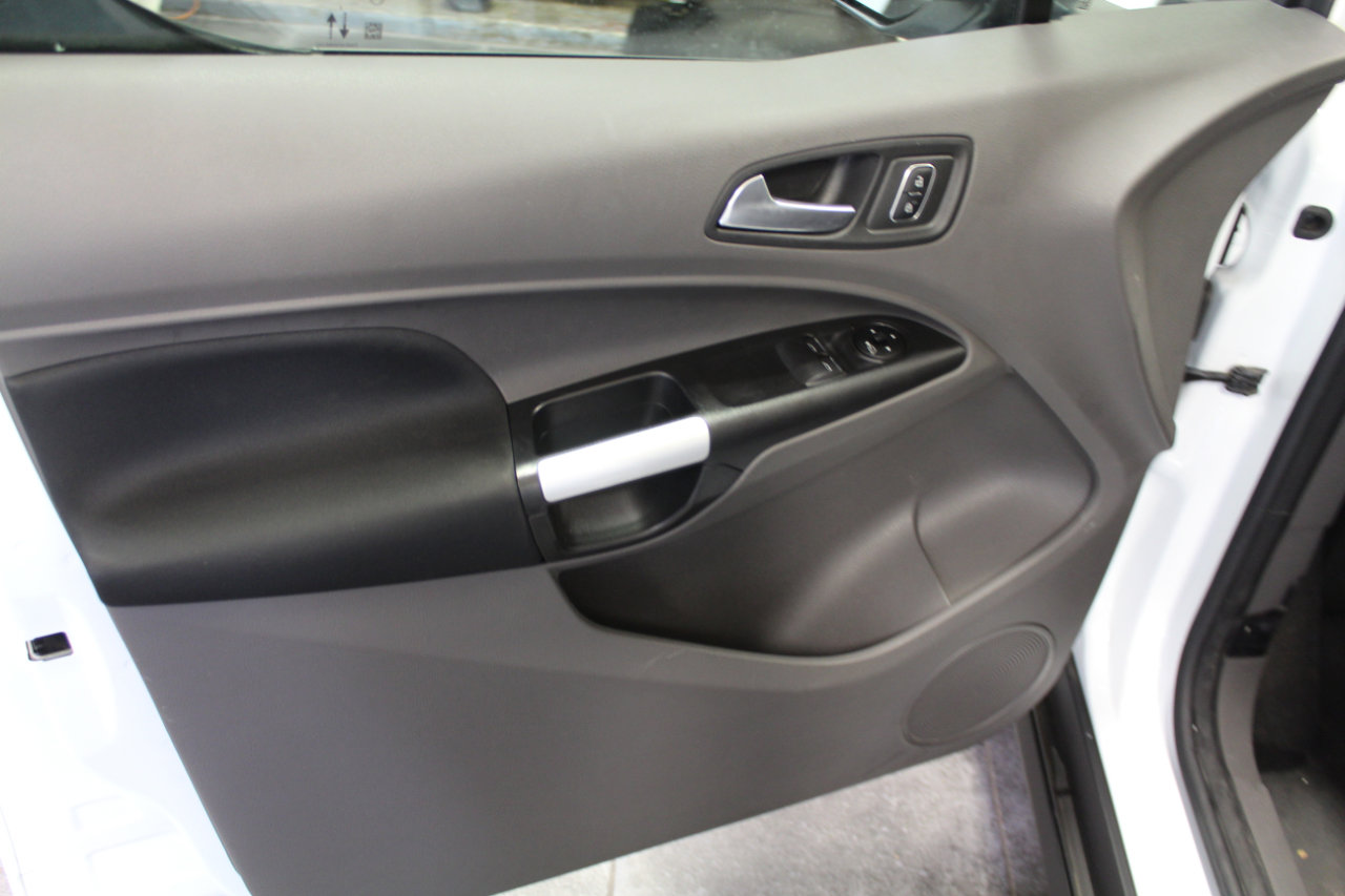 Used 2023 Ford Transit Connect XLT image 18