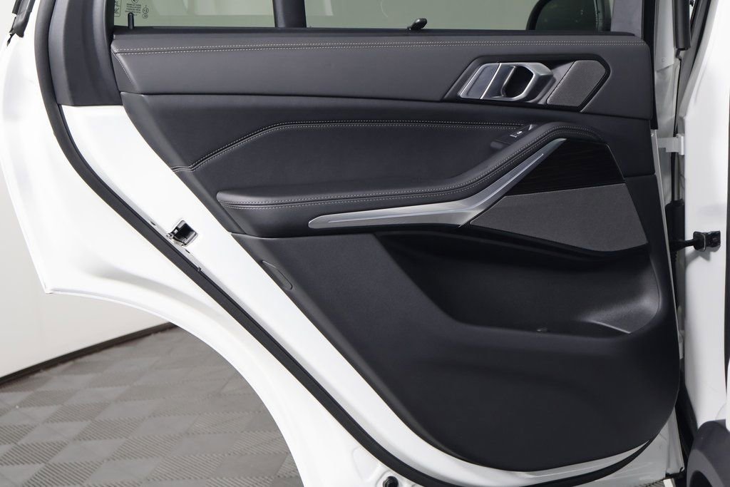 Used 2026 BMW X5 sDrive40i w/ Premium Package image 13