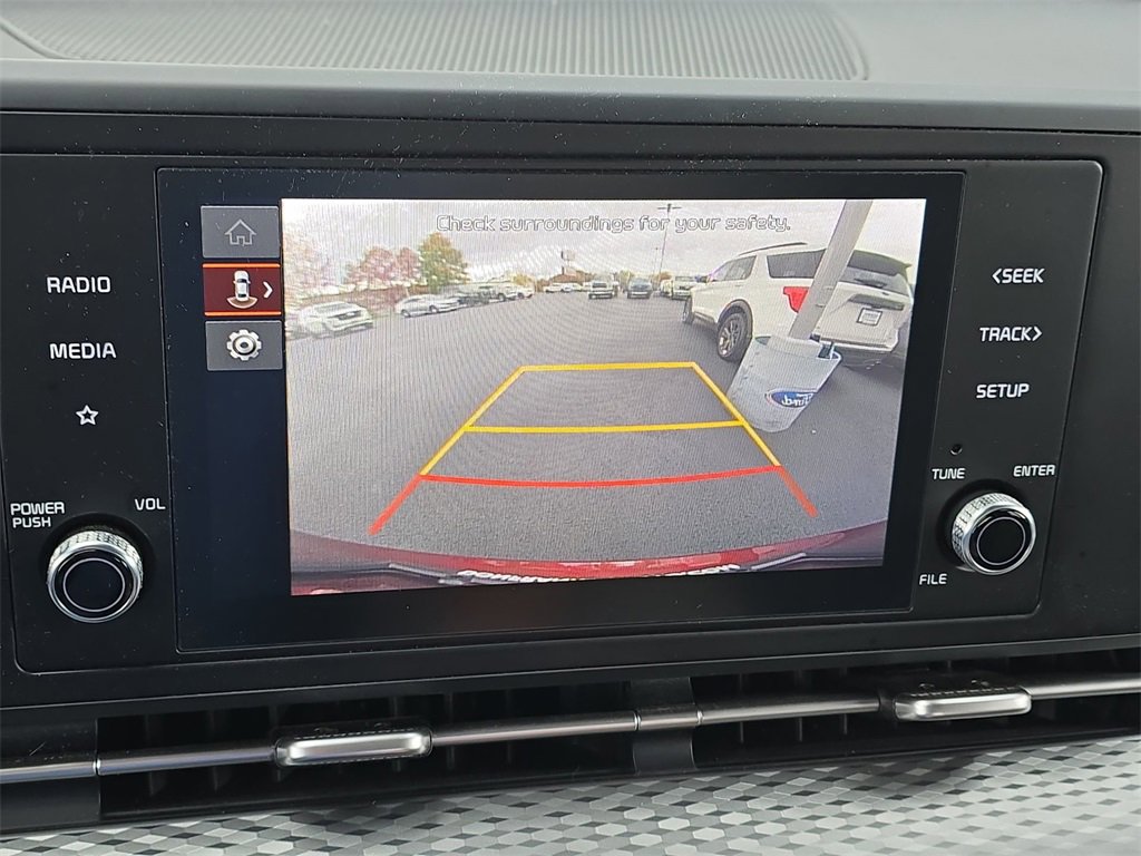 Used 2023 Kia Carnival LX image 23