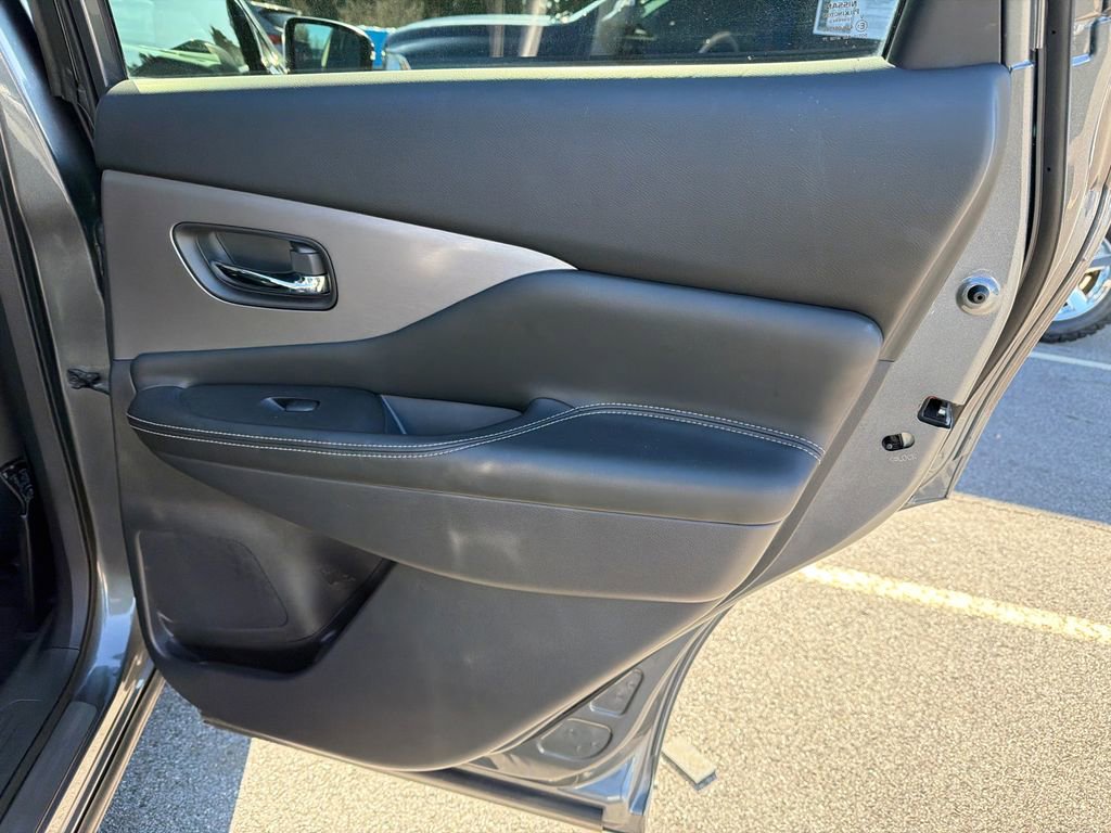 Used 2022 Nissan Murano SV FWD image 16