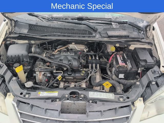 Used 2009 Chrysler Town & Country Touring FWD image 21