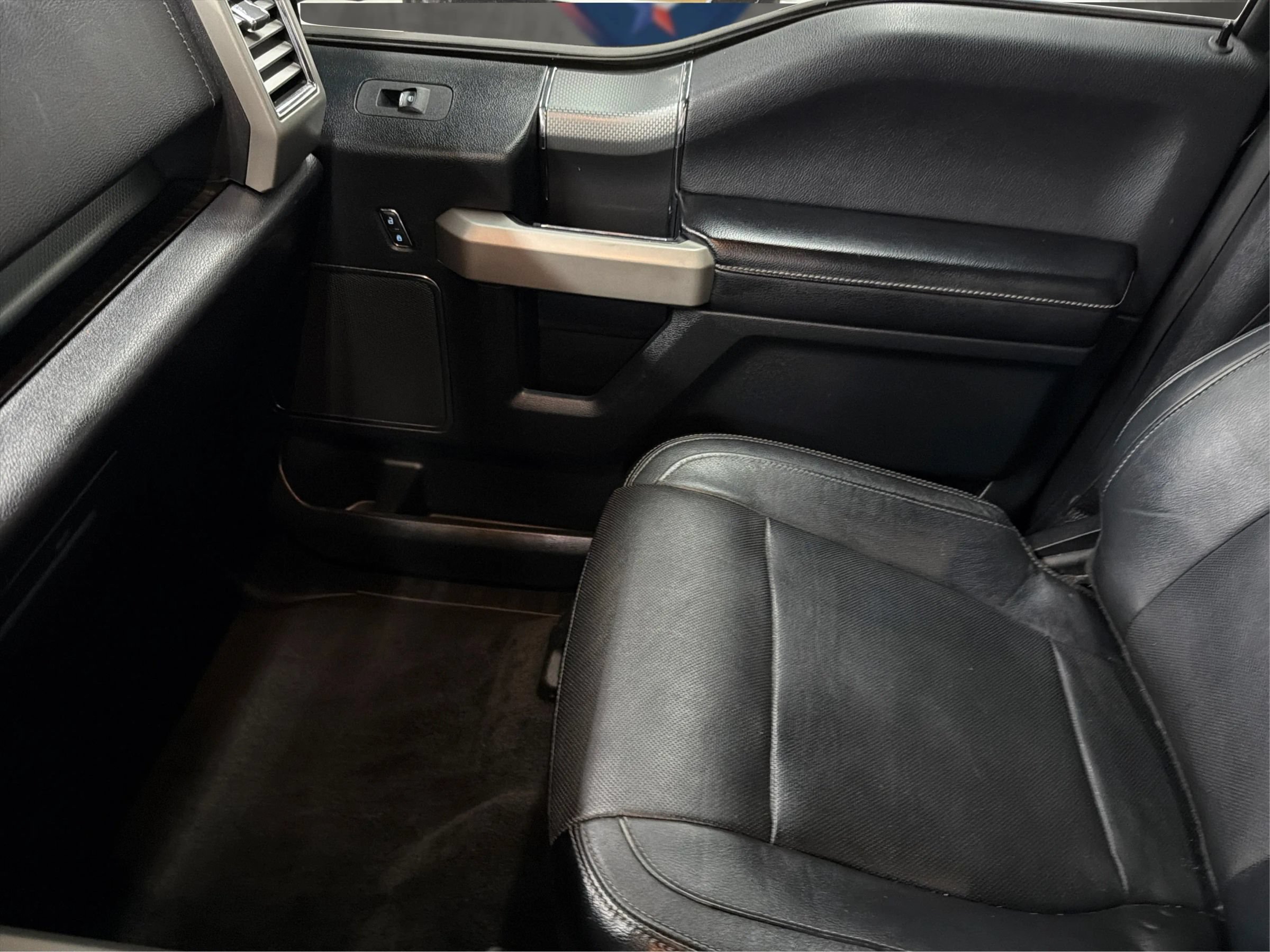 Used 2015 Ford F150 Lariat RWD image 33