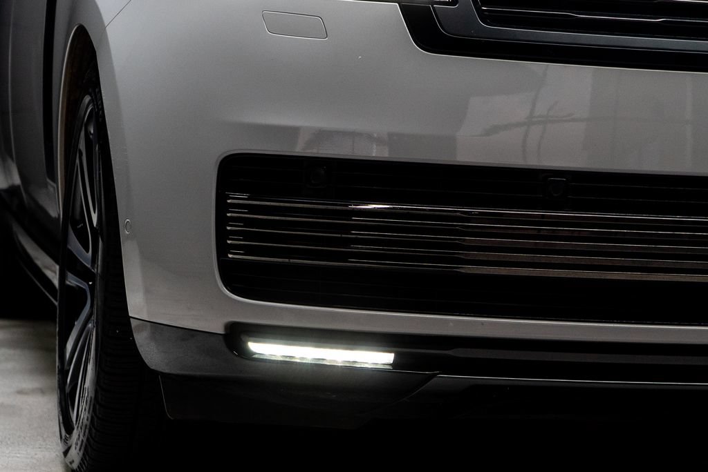 Used 2023 Land Rover Range Rover SV AWD/4WD image 9