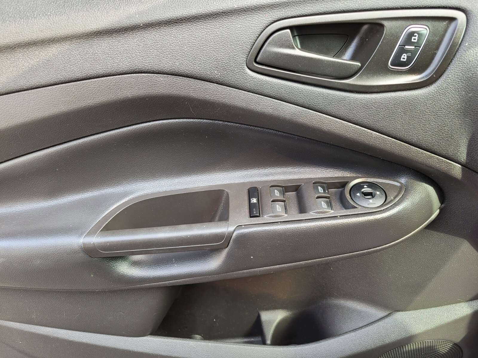 Used 2019 Ford Escape S image 26