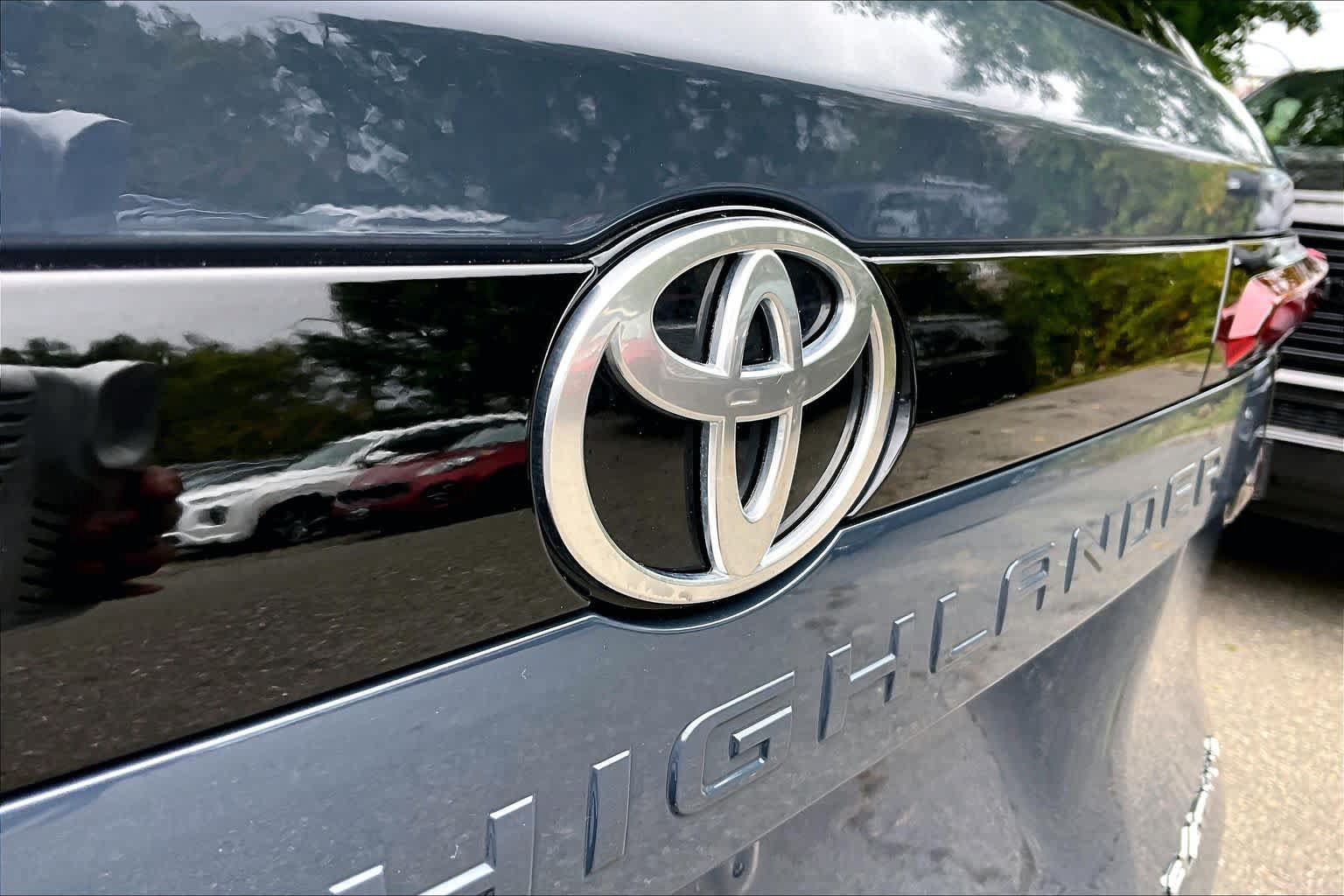 Certified 2025 Toyota Grand Highlander AWD image 30