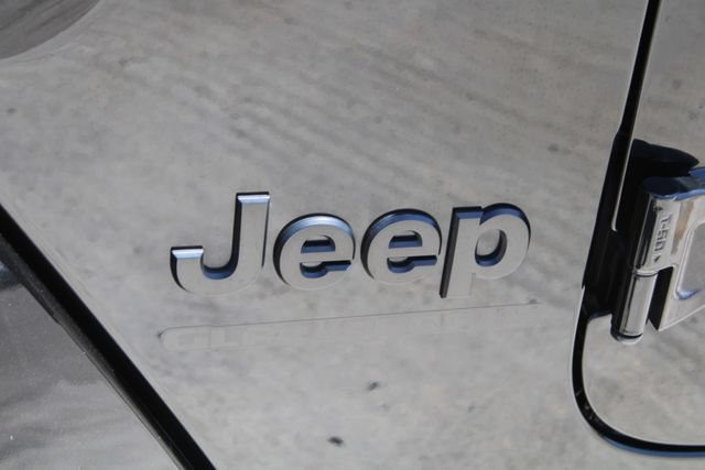 Used 2025 Jeep Gladiator Sport AWD/4WD image 8