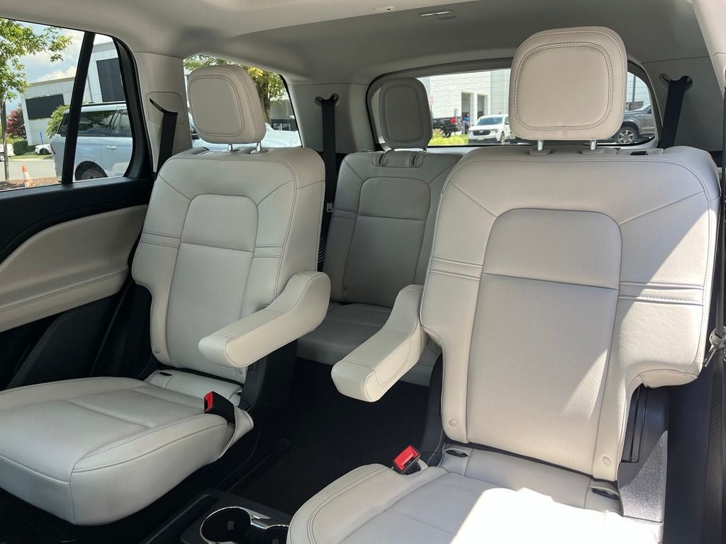 Used 2026 Lincoln Aviator AWD image 13