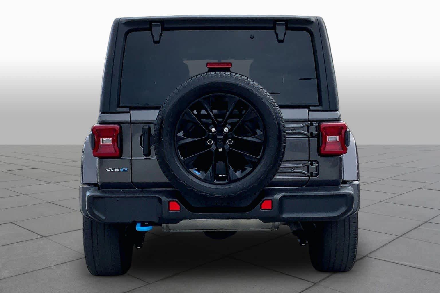 Used 2023 Jeep Wrangler Unlimited Sahara w/ Cold Weather Group AWD/4WD image 5