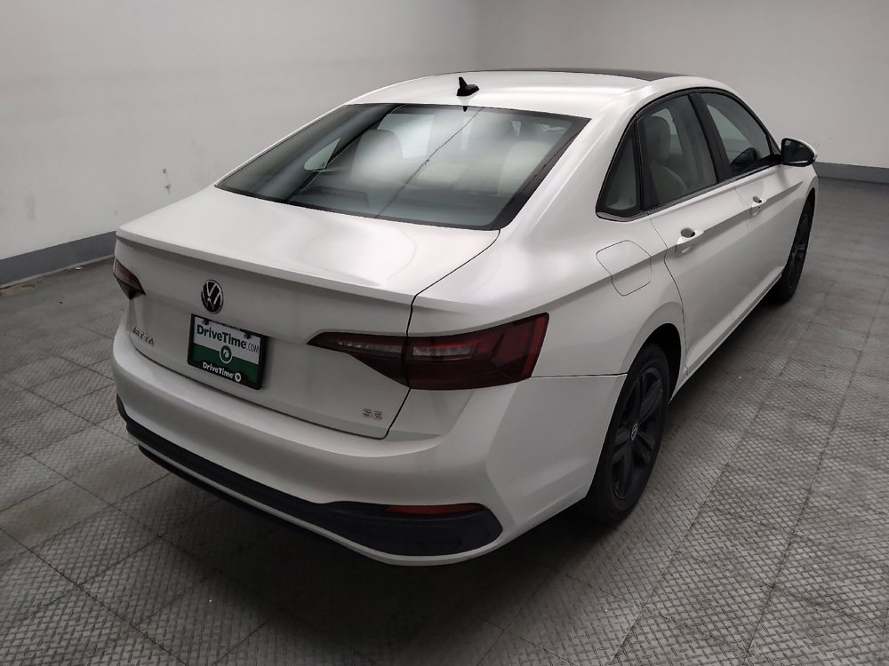Used 2023 Volkswagen Jetta SE w/ Panoramic Sunroof Package FWD image 9