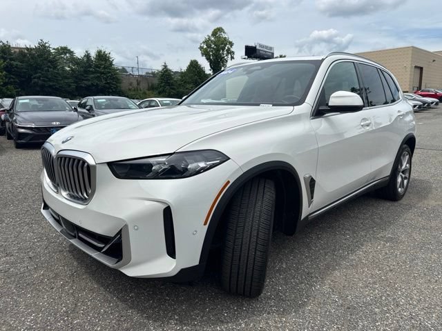 Used 2024 BMW X5 xDrive40i AWD/4WD image 3
