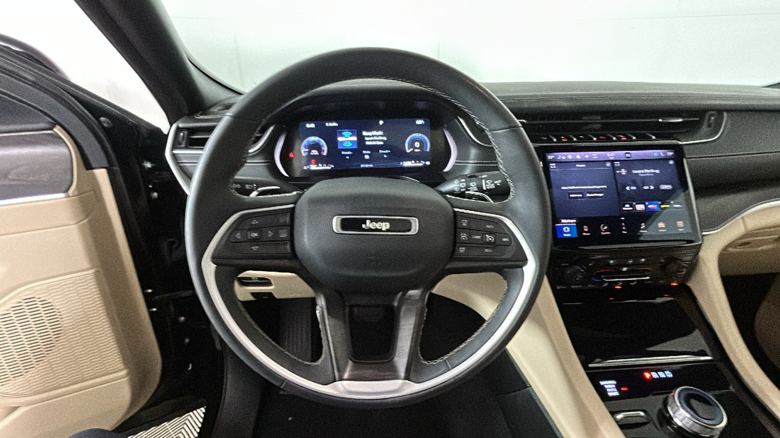 Used 2023 Jeep Grand Cherokee L Limited w/ Luxury Tech Group II AWD/4WD image 18