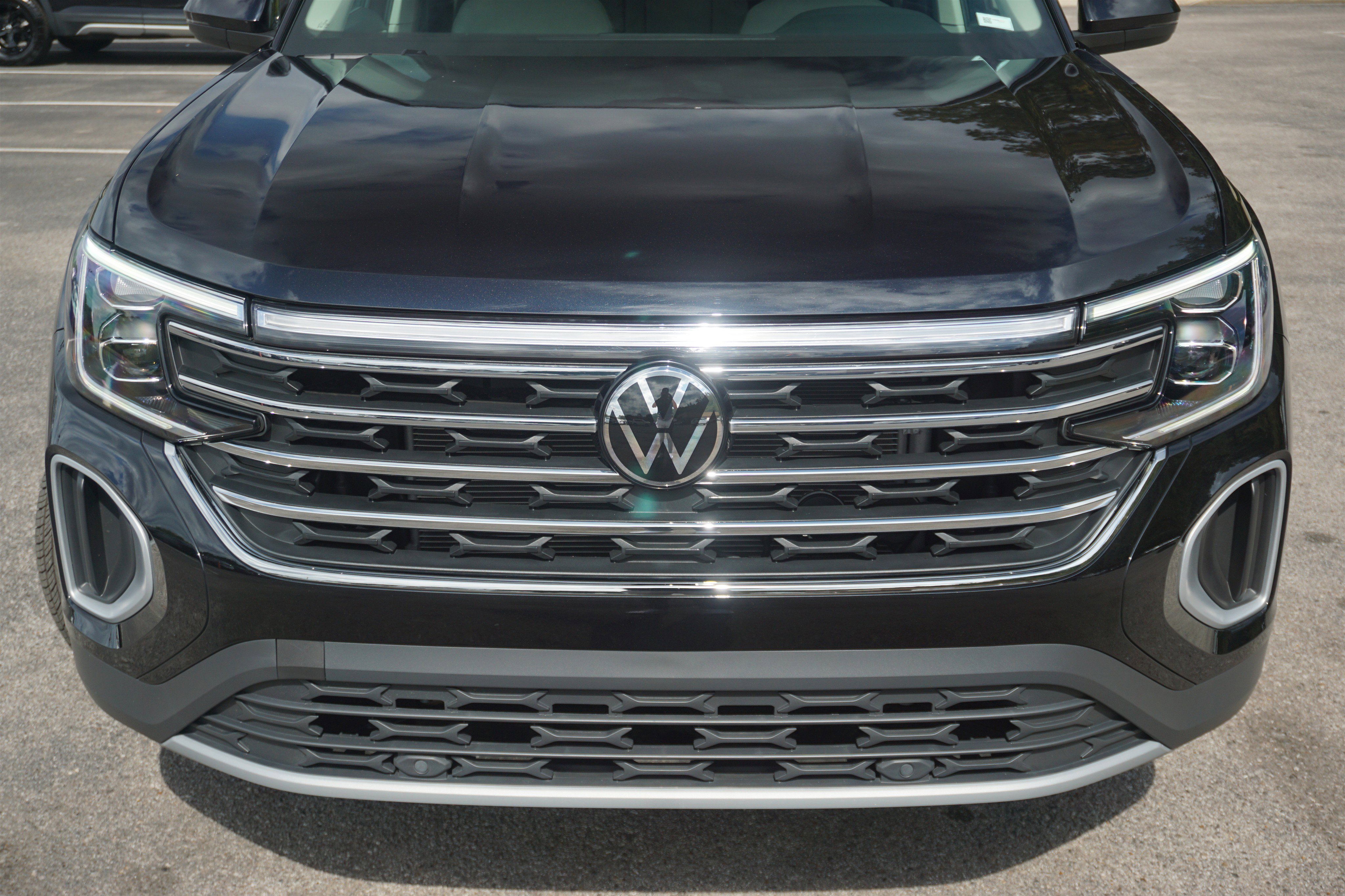 Used 2025 Volkswagen Atlas SE image 12