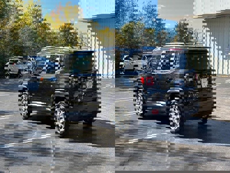 Used 2022 Jeep Renegade Latitude image 6