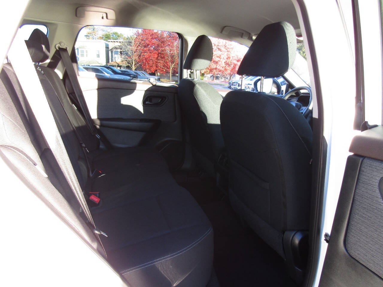 Used 2023 Nissan Rogue S AWD/4WD image 18