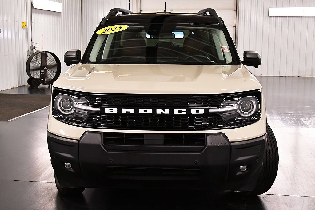 Used 2025 Ford Bronco Sport Outer Banks w/ Outer Banks Tech Package+ AWD/4WD image 2
