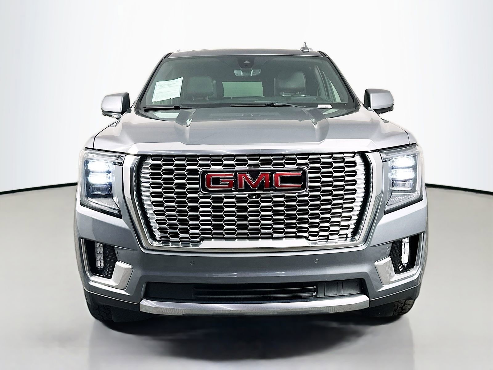 Used 2021 GMC Yukon Denali w/ Denali Premium Package AWD/4WD image 2