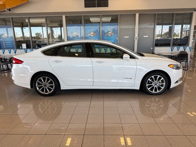 Used 2017 Ford Fusion SE w/ Equipment Group 602A image 2