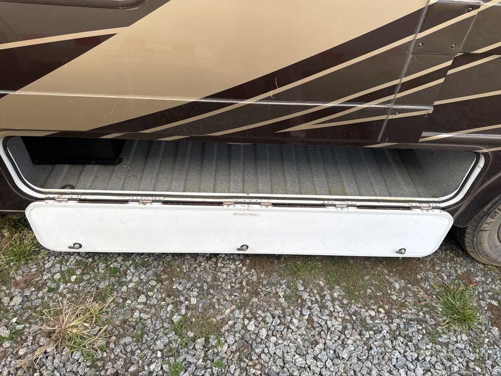 Used 2017 Ford E-450 and Econoline 450 Super Duty w/ Motorhome Prep Package image 18