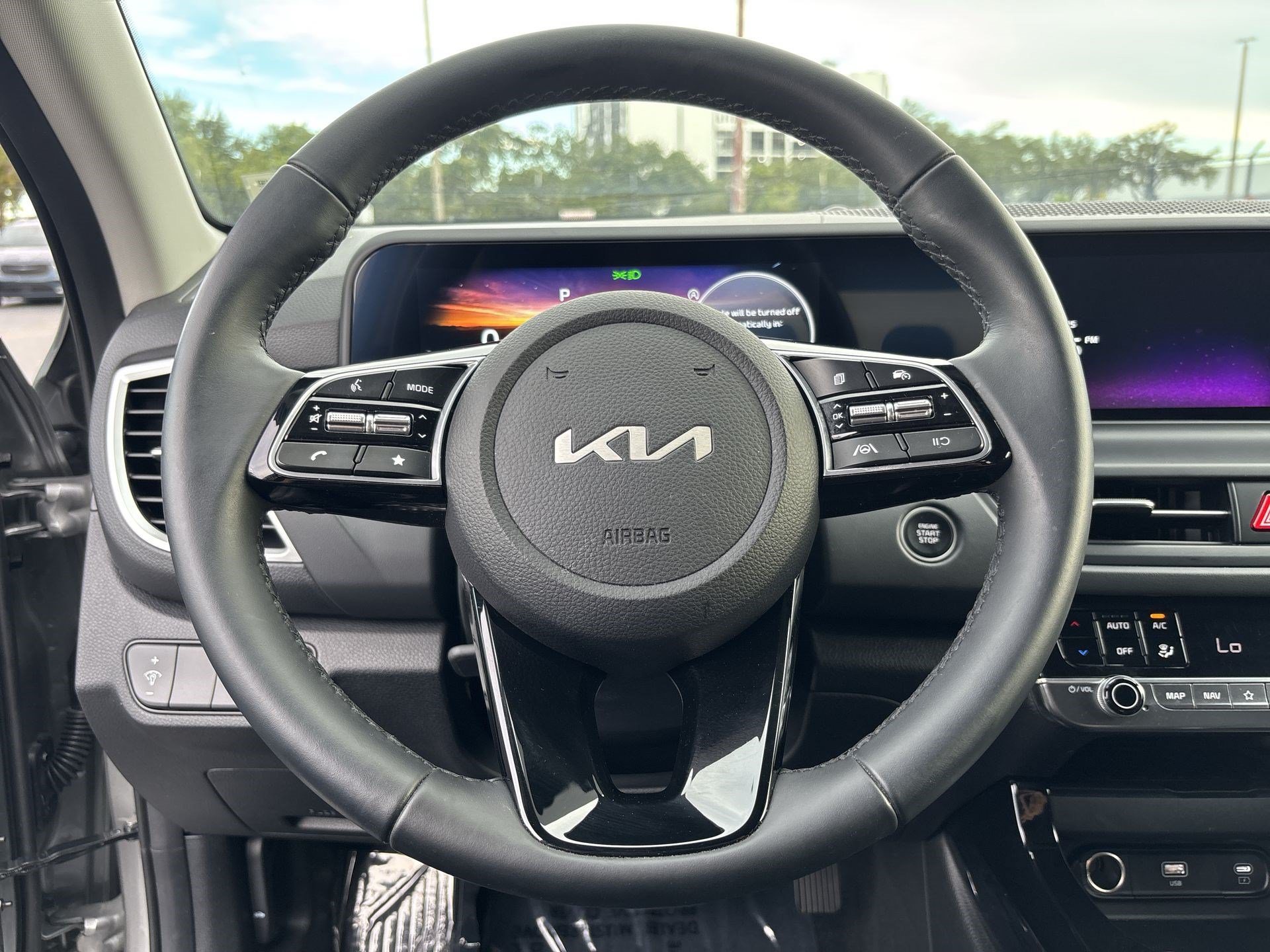 Used 2025 Kia Seltos EX FWD image 11