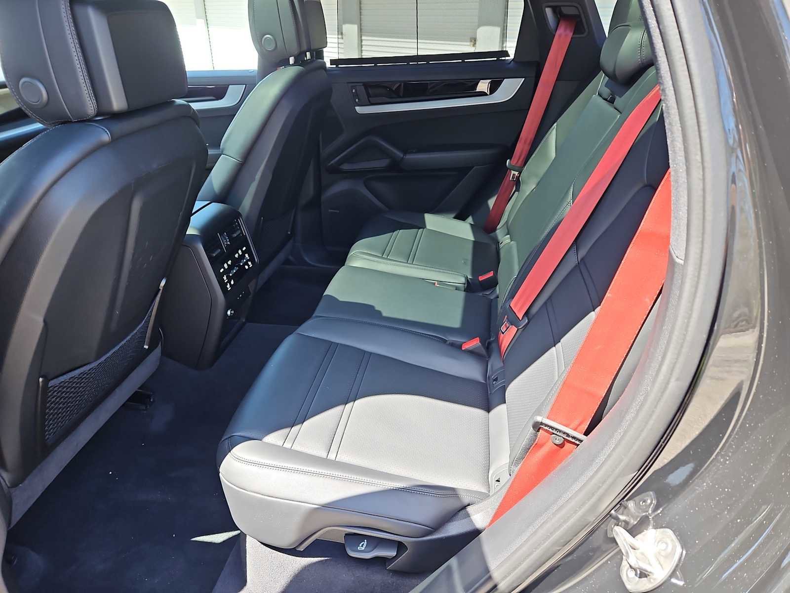 Certified 2025 Porsche Cayenne S AWD/4WD image 37