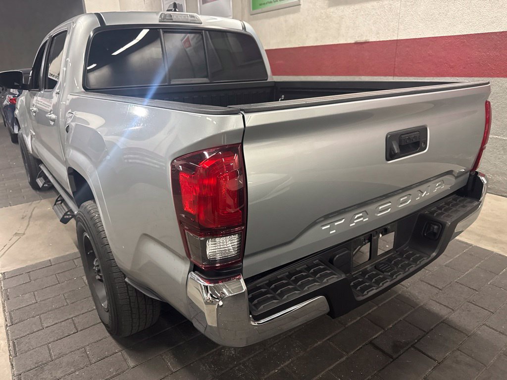 Used 2022 Toyota Tacoma SR5 RWD image 4