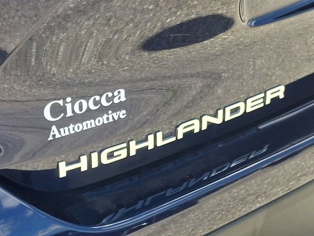 Used 2021 Toyota Highlander XLE AWD/4WD image 30