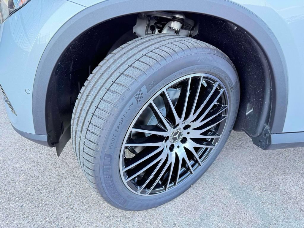 Used 2026 Mercedes-Benz GLC 300 image 3