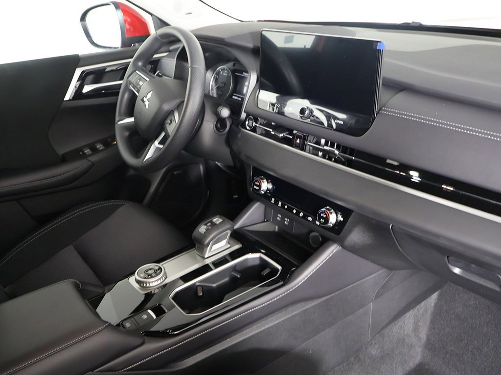 New 2026 Mitsubishi Outlander ES image 28