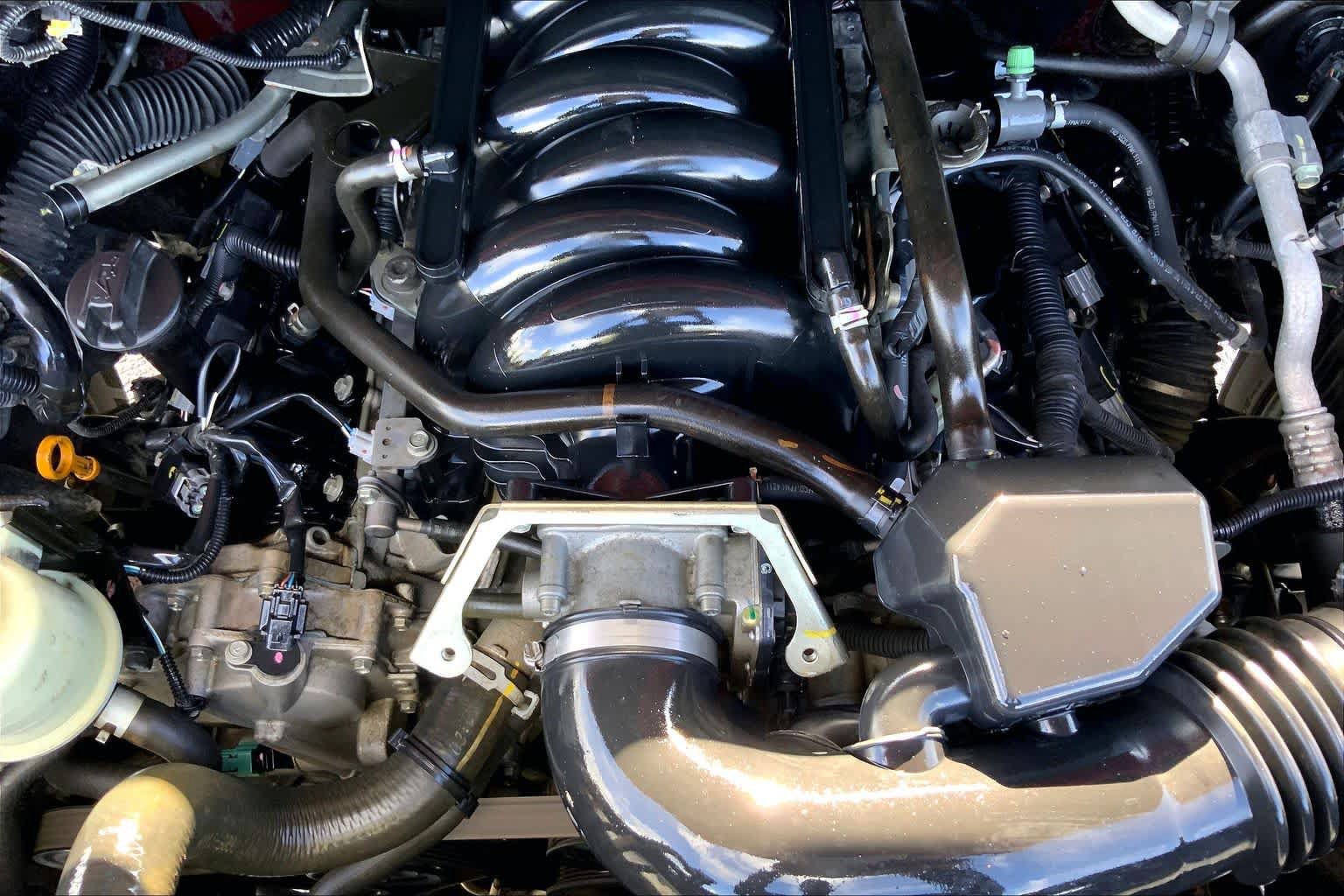 Used 2015 Nissan Titan PRO-4X AWD/4WD image 32