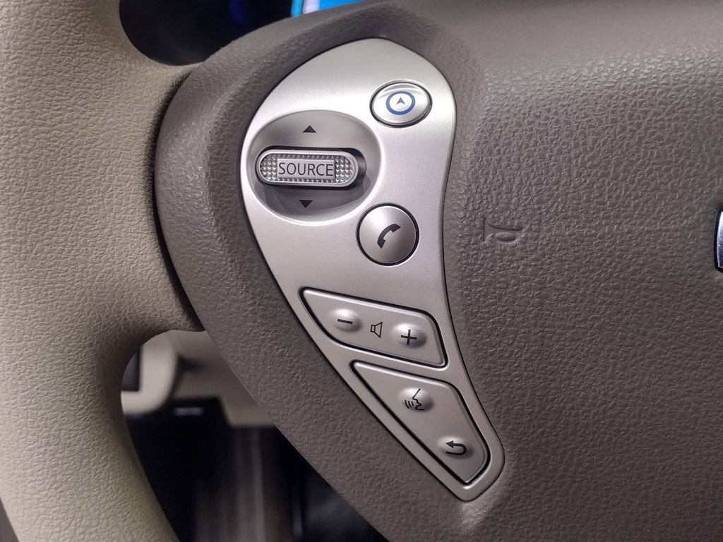 Used 2011 Nissan Leaf SL FWD image 25