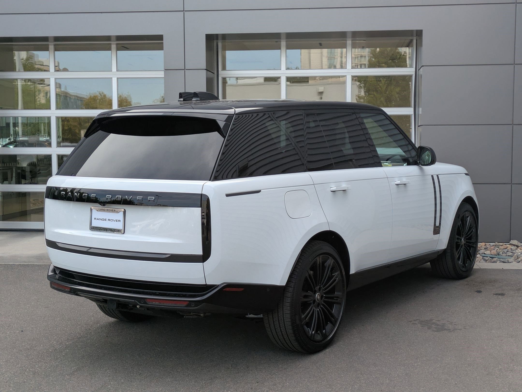 New 2025 Land Rover Range Rover SE image 5