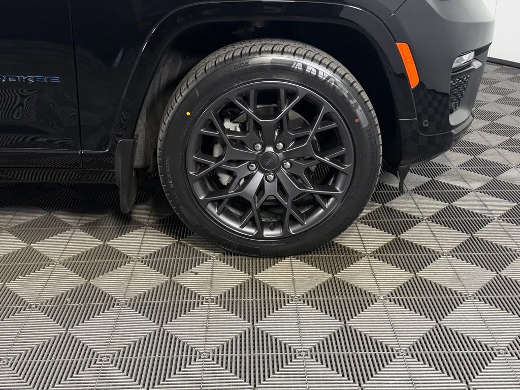 Used 2023 Jeep Grand Cherokee Summit image 13