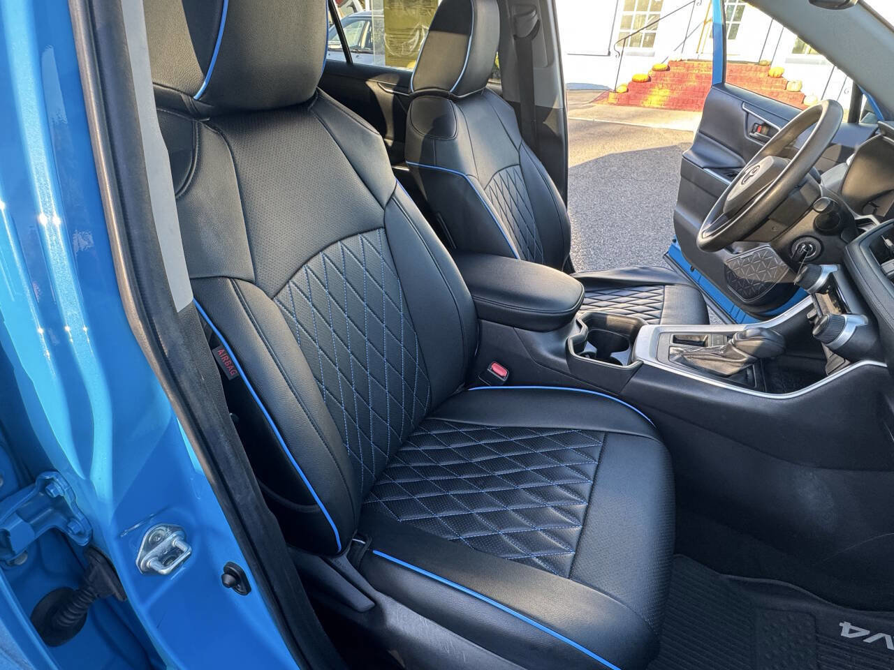 Used 2019 Toyota RAV4 LE image 27