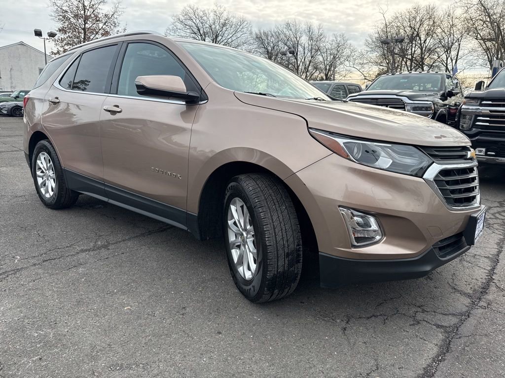Used 2019 Chevrolet Equinox LT w/ Sun & Navigation Package image 3