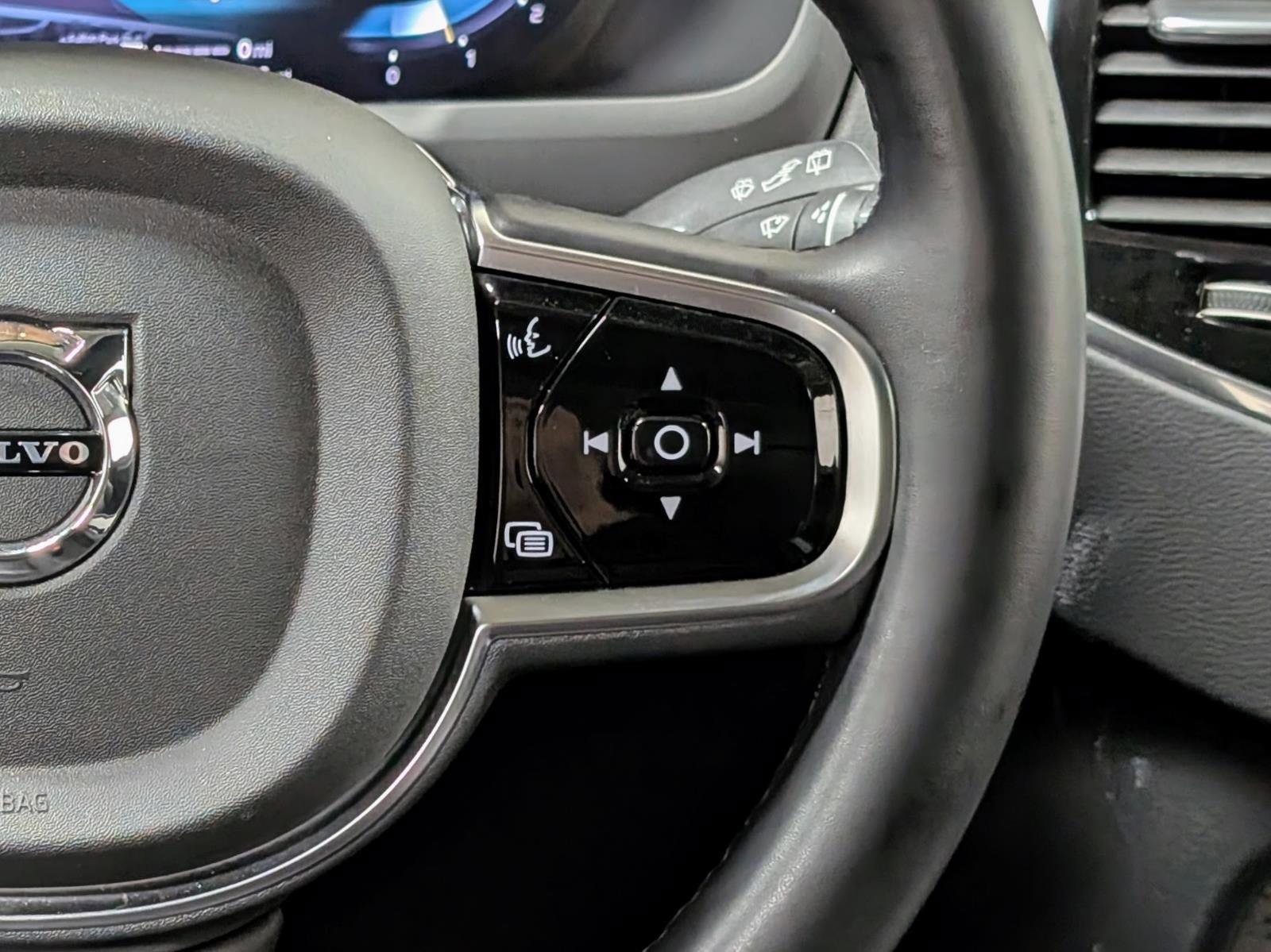 Used 2025 Volvo XC90 T8 Ultra w/ Protection Package Premier image 42