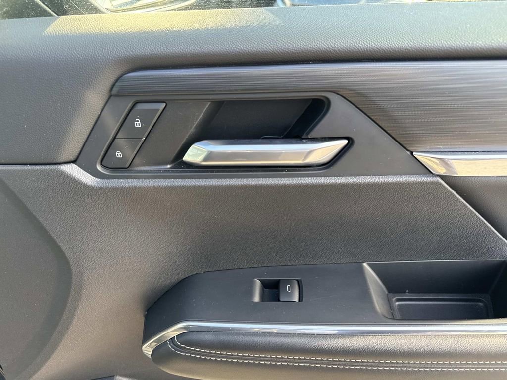 Used 2025 GMC Acadia Elevation image 15