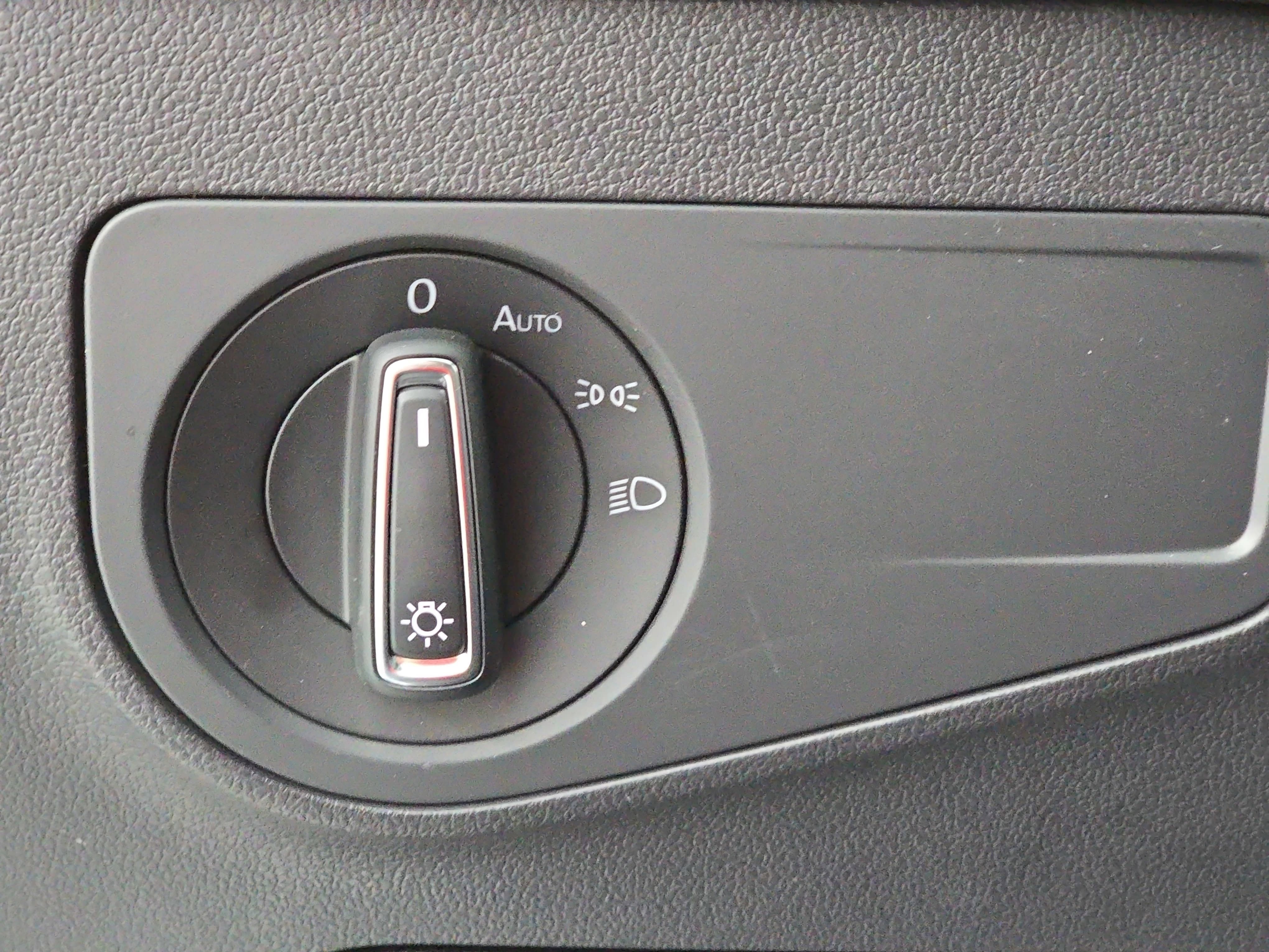 Certified 2022 Volkswagen Tiguan SE R-Line FWD image 27