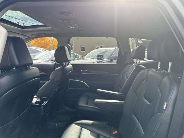 Used 2023 Kia Telluride EX w/ EX Captain's Chair Package image 11