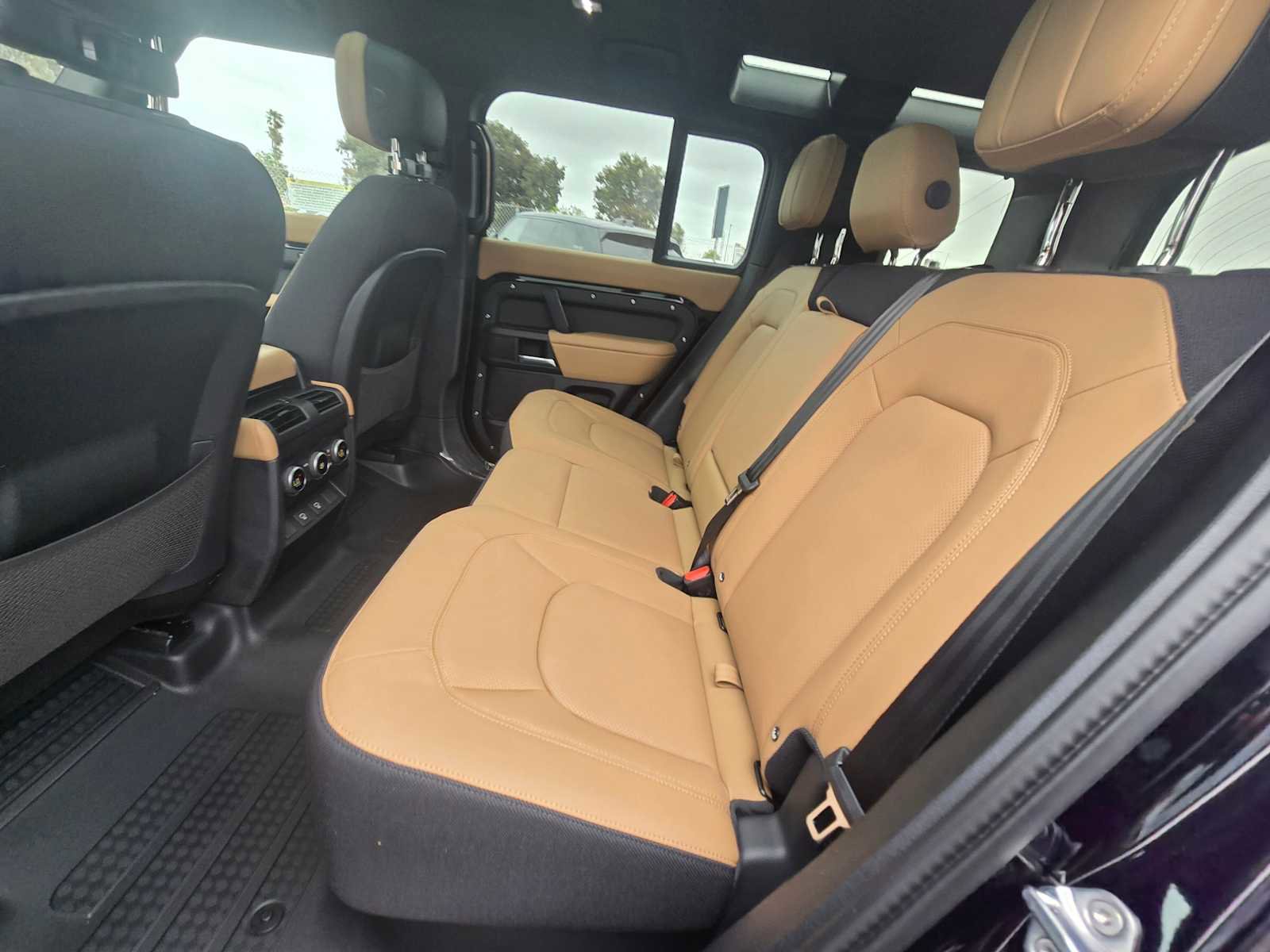 New 2025 Land Rover Defender 110 V8 image 18