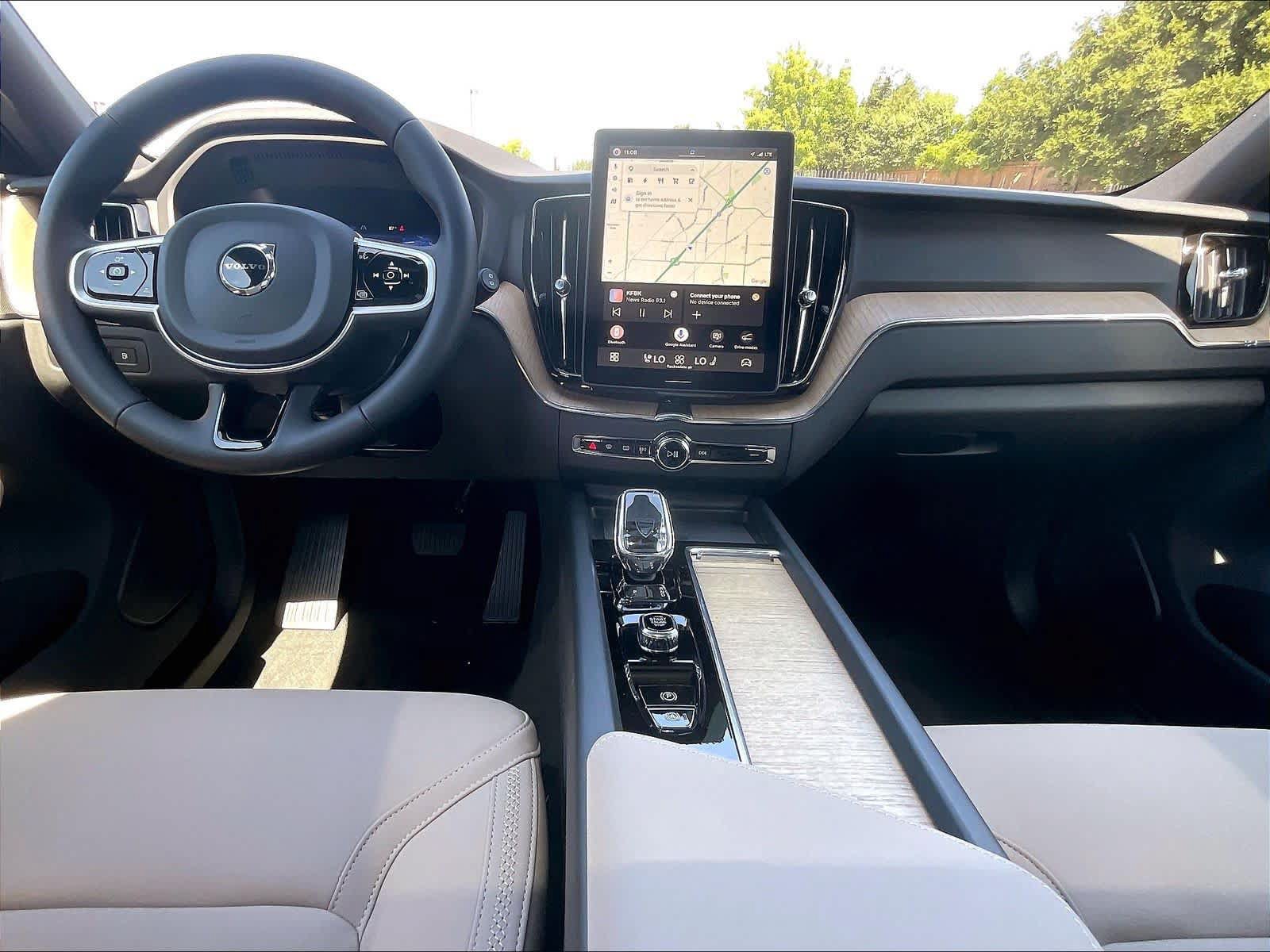 New 2026 Volvo XC60 T8 Plus w/ Climate Package PRO AWD/4WD image 7