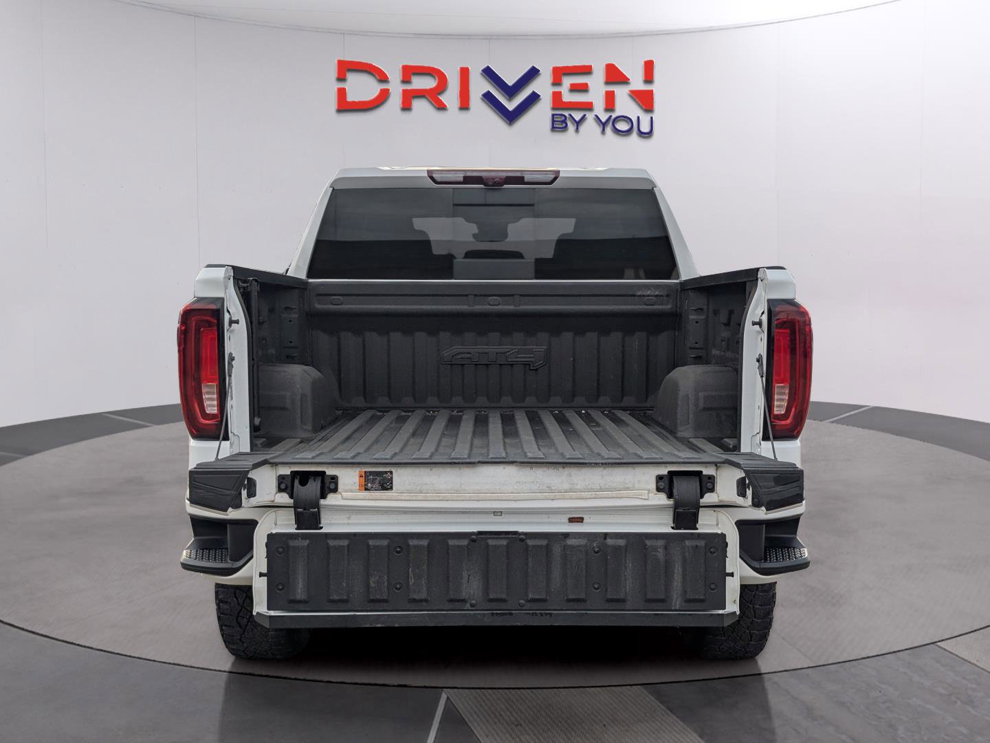 Used 2024 GMC Sierra 1500 AT4 w/ Technology Package image 5