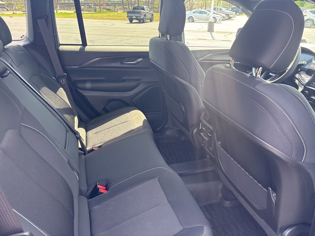 Used 2024 Jeep Grand Cherokee Laredo X w/ Luxury Tech Group I image 15