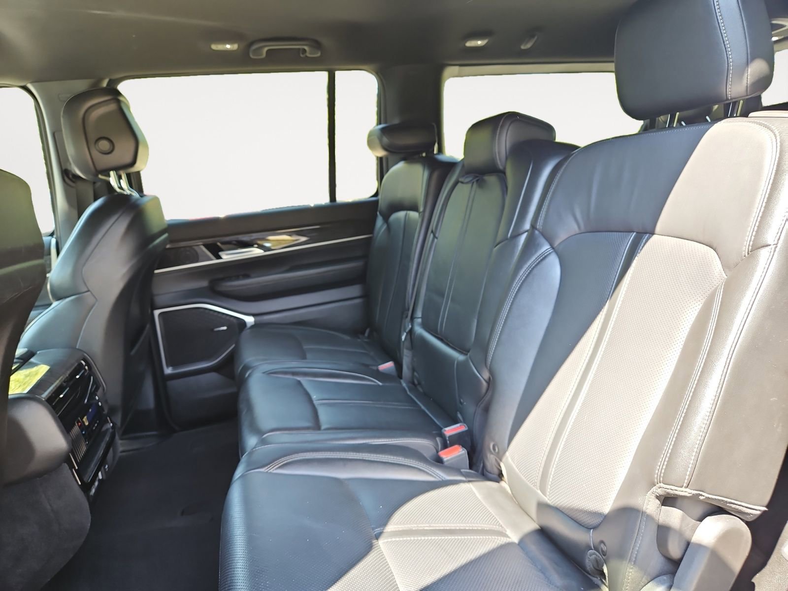 Used 2022 Jeep Wagoneer Series III image 13