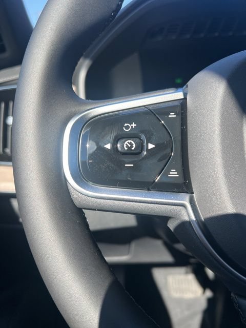 New 2026 Volvo XC90 B6 Plus w/ Protection Package Premier AWD/4WD image 13