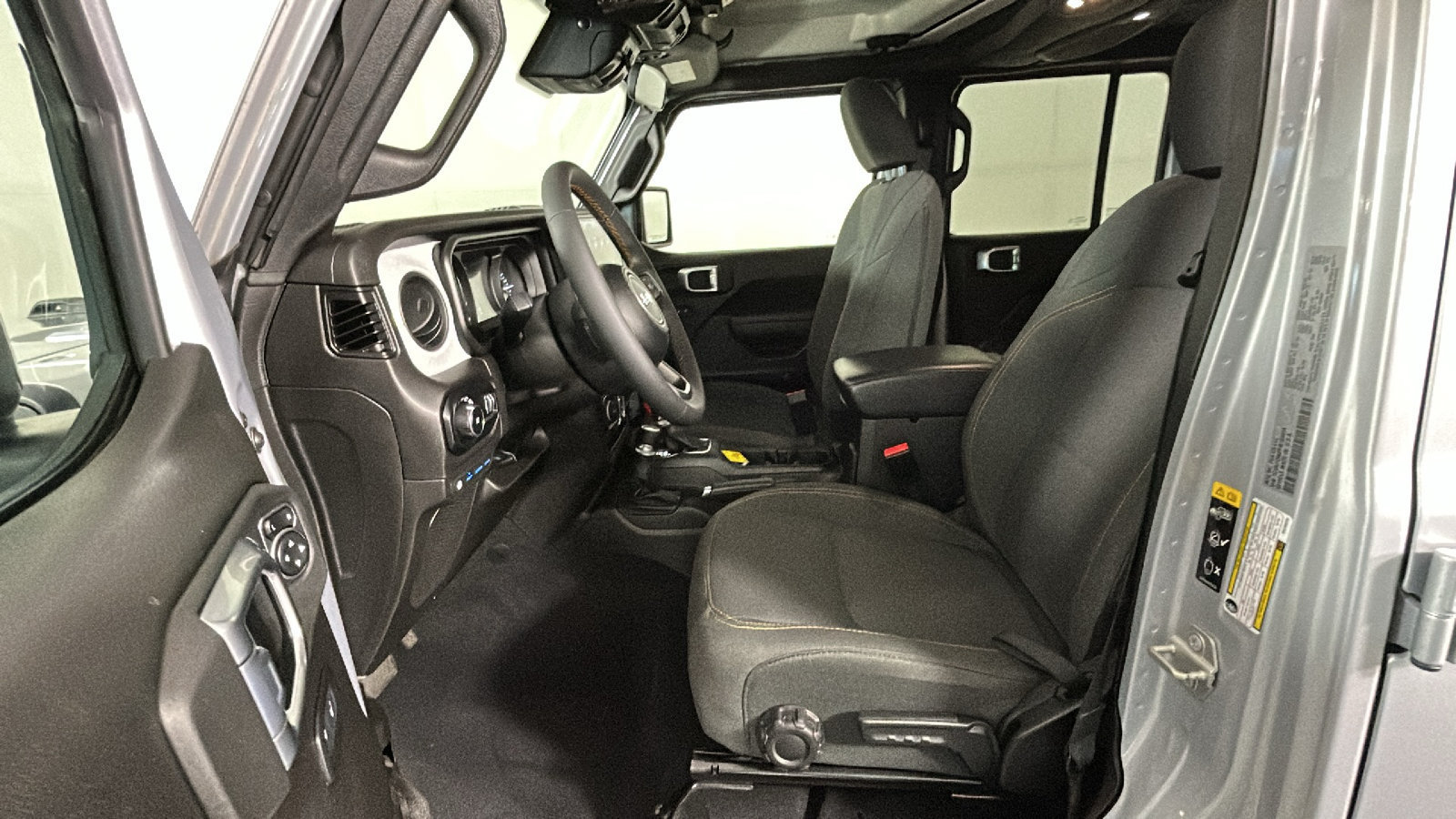 Used 2024 Jeep Wrangler Unlimited w/ Technology Group AWD/4WD image 13