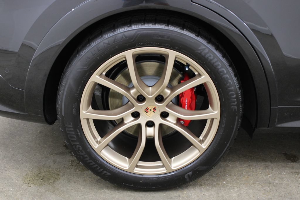 Certified 2026 Porsche Cayenne GTS AWD/4WD image 14